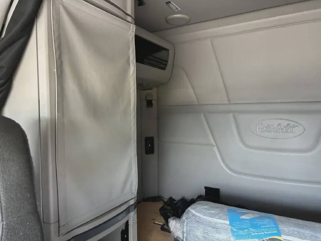 2023 Peterbilt 579 image 5