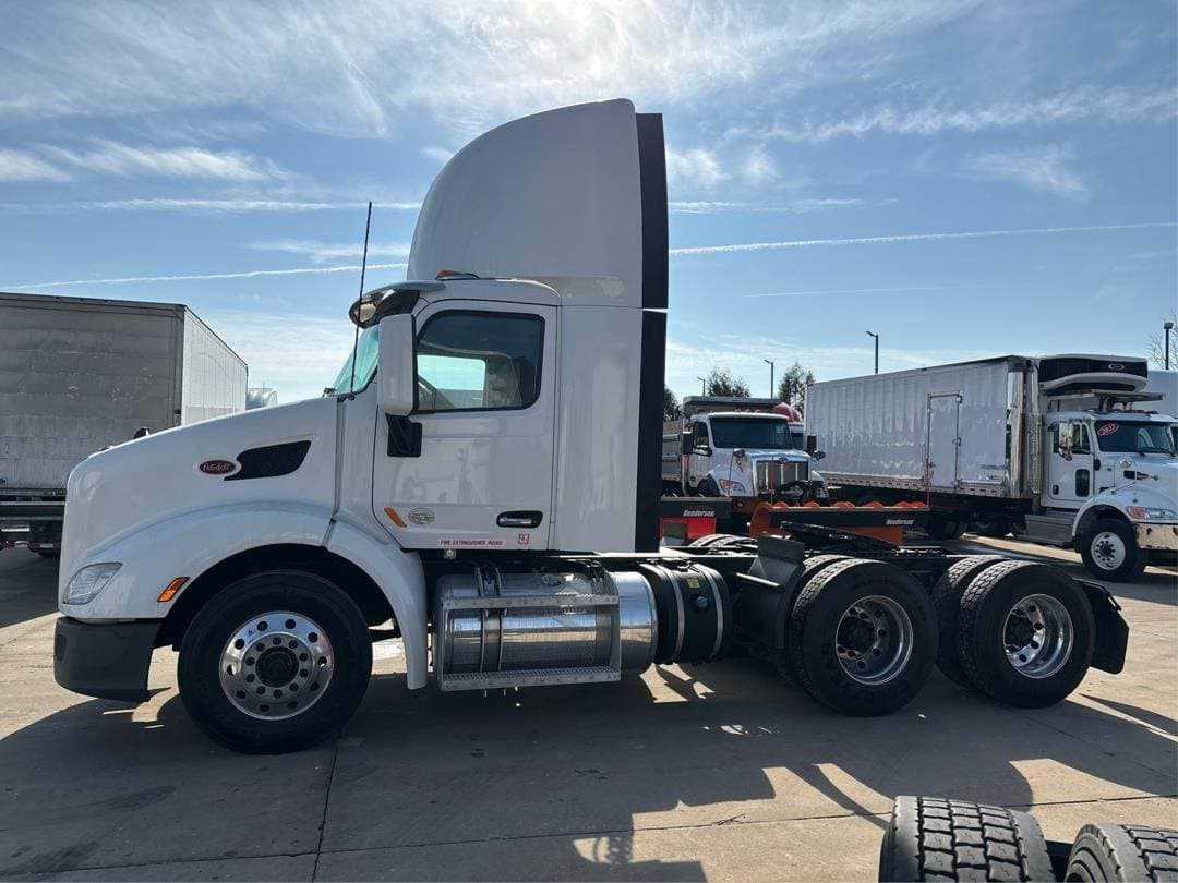 2020 Peterbilt 579 image 3