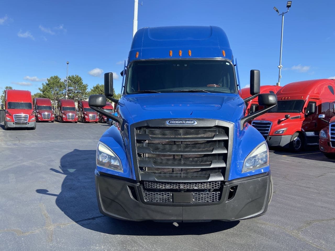 2022 Freightliner Cascadia image 3