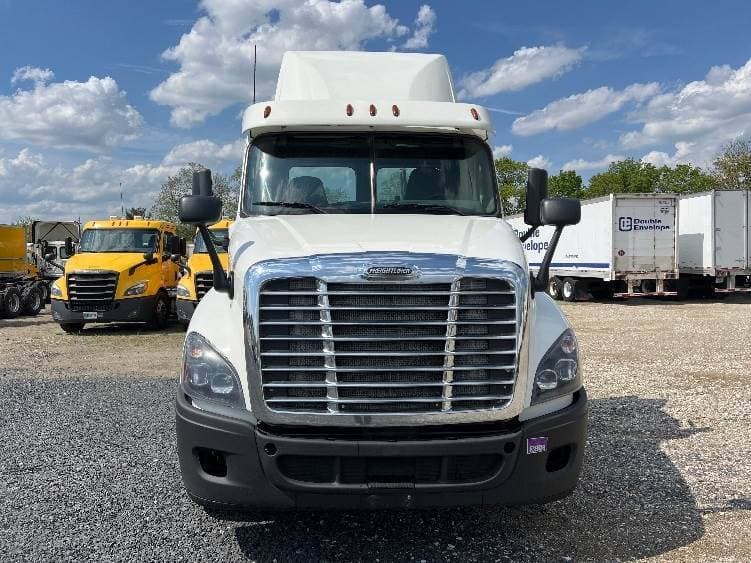 2018 Freightliner Cascadia image 2