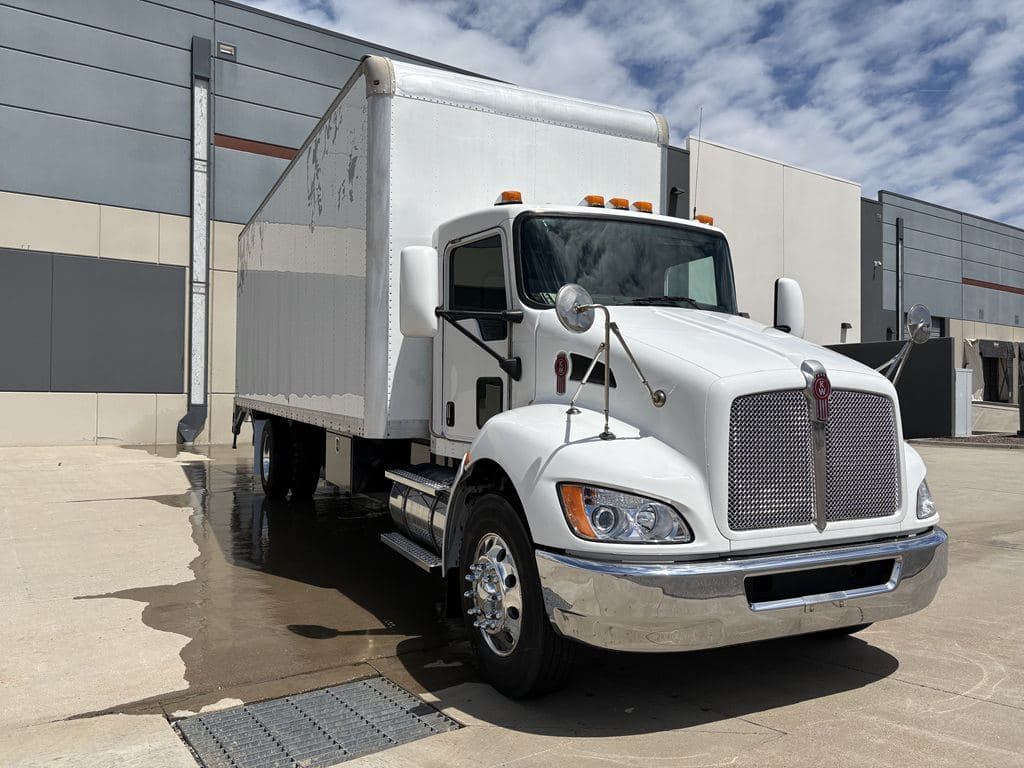 Used 2021 KENWORTH T270 image 11