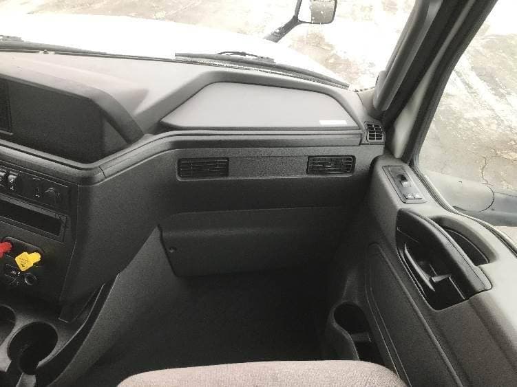 2023 International LT62F image 11