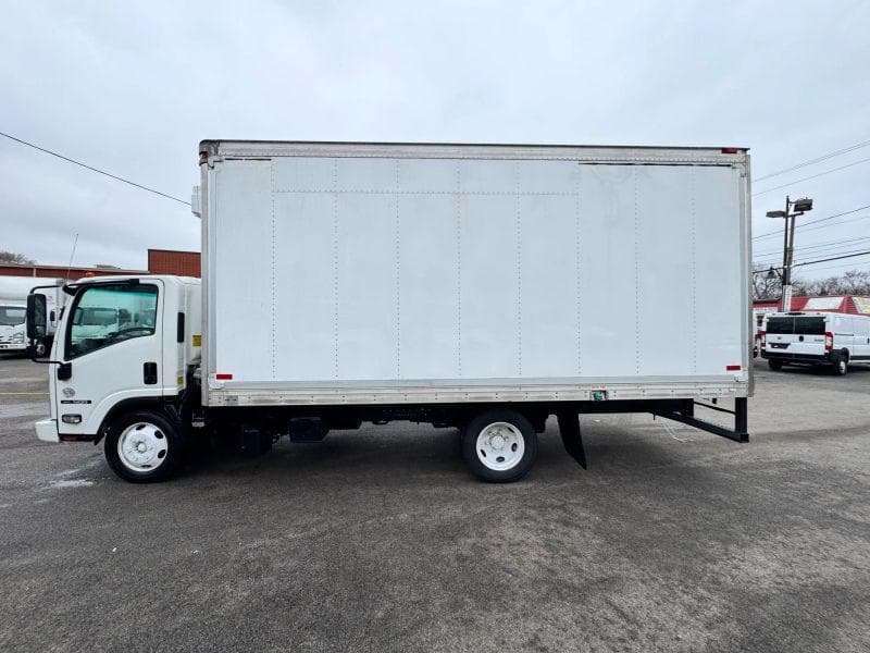 2018 Isuzu NQR image 9