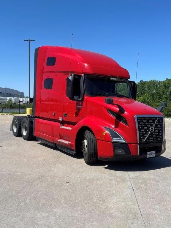 2023 Volvo VNL64T760 image 3
