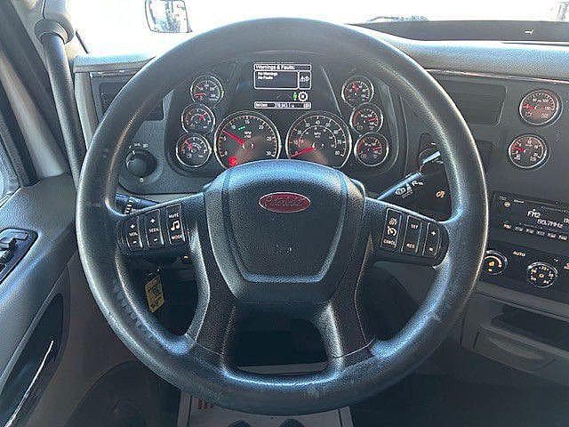 2021 Peterbilt 579 image 9