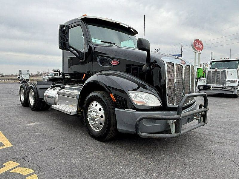 2021 Peterbilt 579 image 1