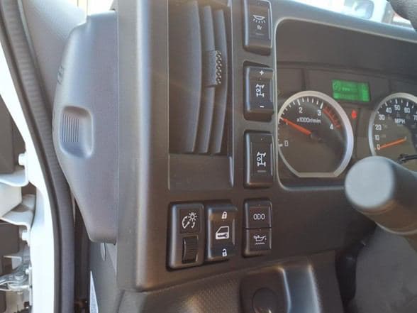 2024 Isuzu NRR image 12