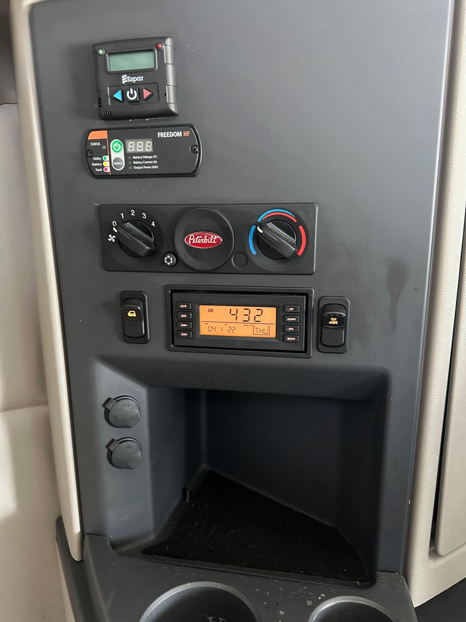 2023 Peterbilt 579 image 13