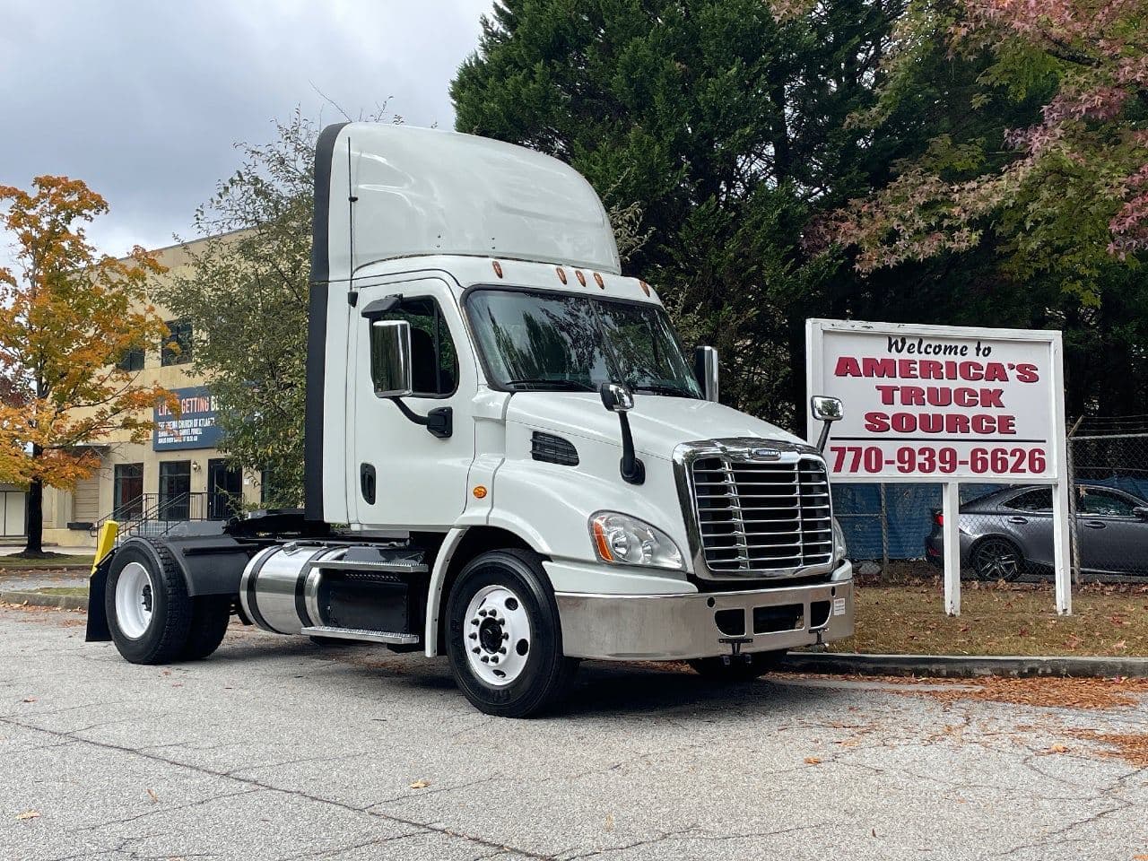 2019 Freightliner Cascadia 116 image 1