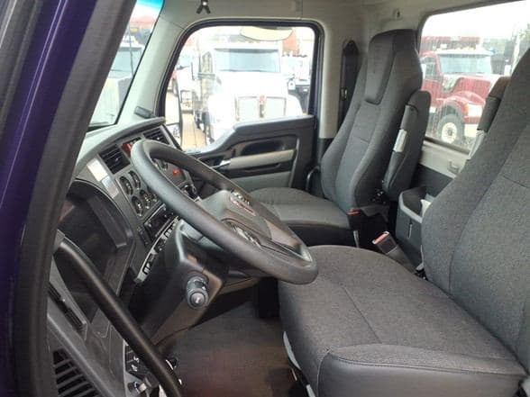 2025 Kenworth T880 image 13