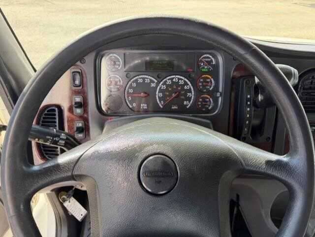 2019 Freightliner M2 image 10