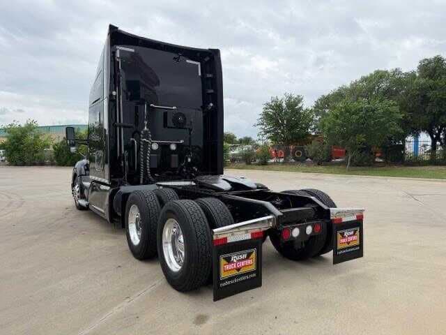2022 Kenworth T680 image 5