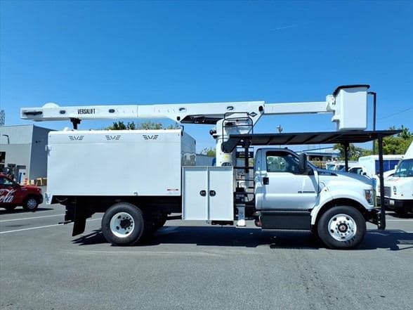 2025 Ford 4143D image 3