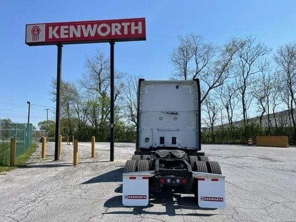 2025 Kenworth T680 image 3