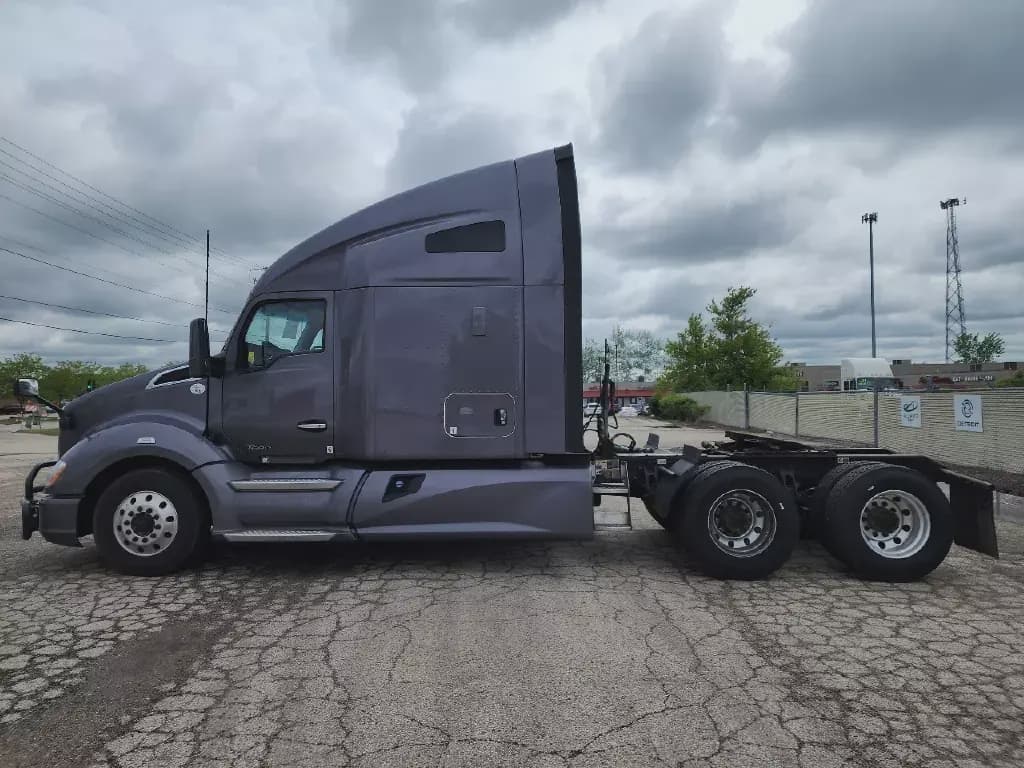 2022 Kenworth T680 image 2