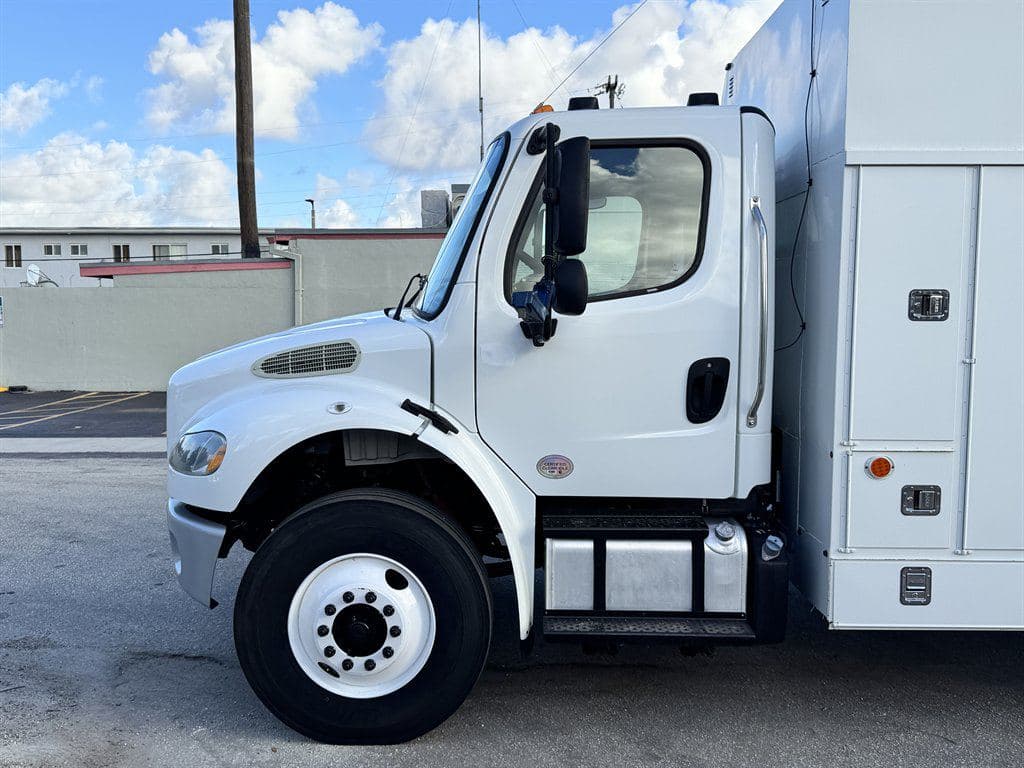2014 Freightliner M2 106 image 6