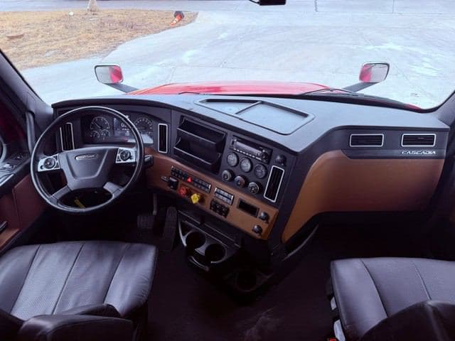 2023 Freightliner Cascadia image 5