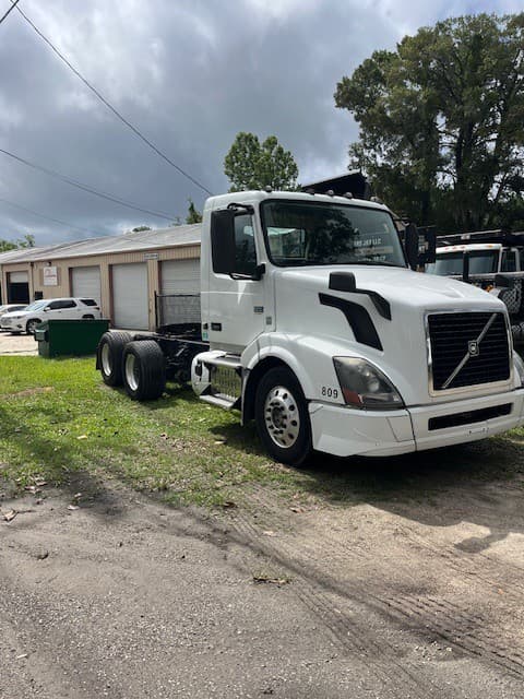 2016 Volvo VNL64T300 image 1