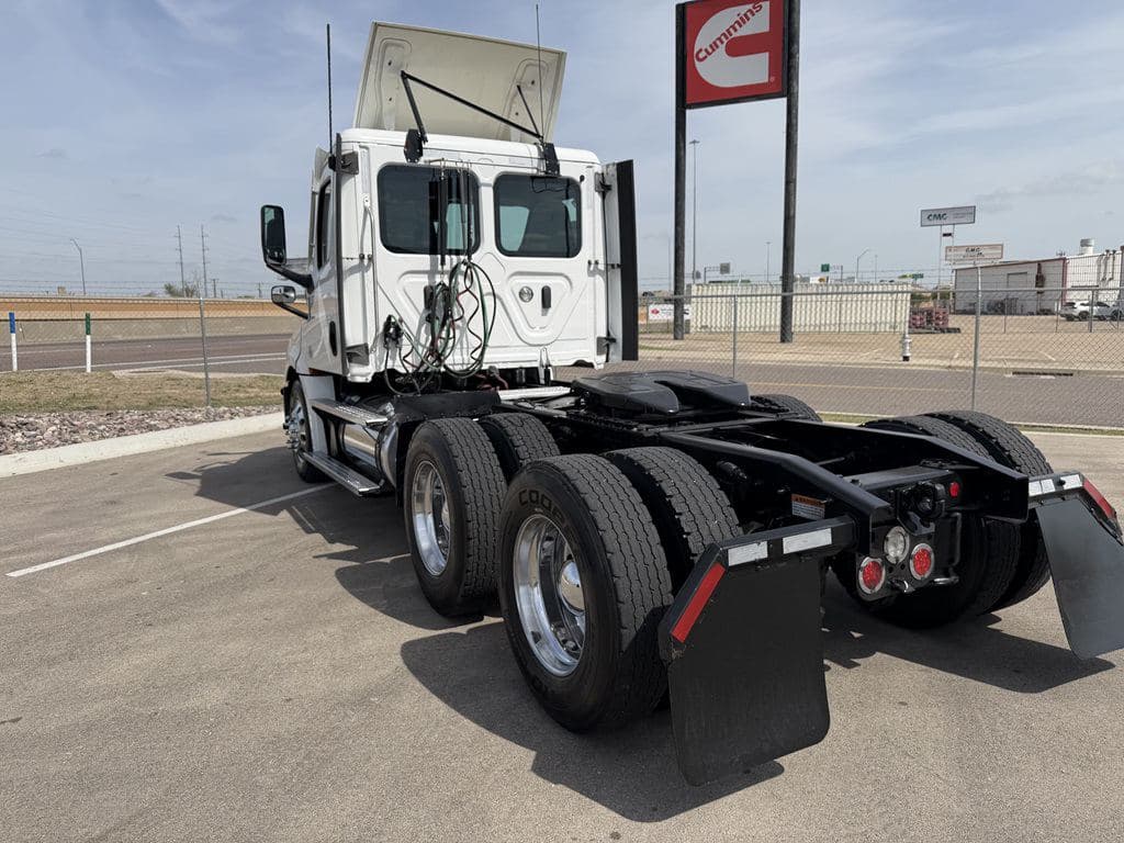 Used 2022 FREIGHTLINER PT126064S T image 13