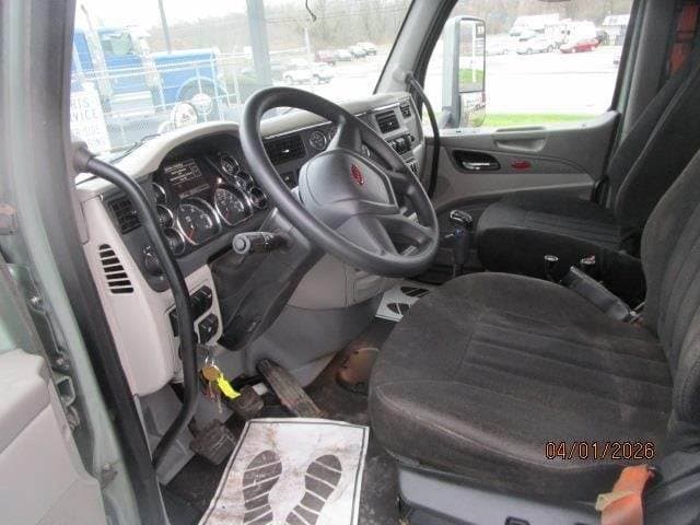 2020 Peterbilt 567 image 10