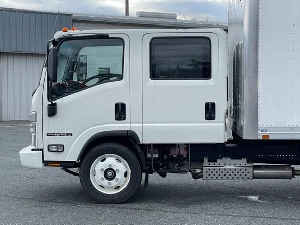 2024 Isuzu NPR HD image 13