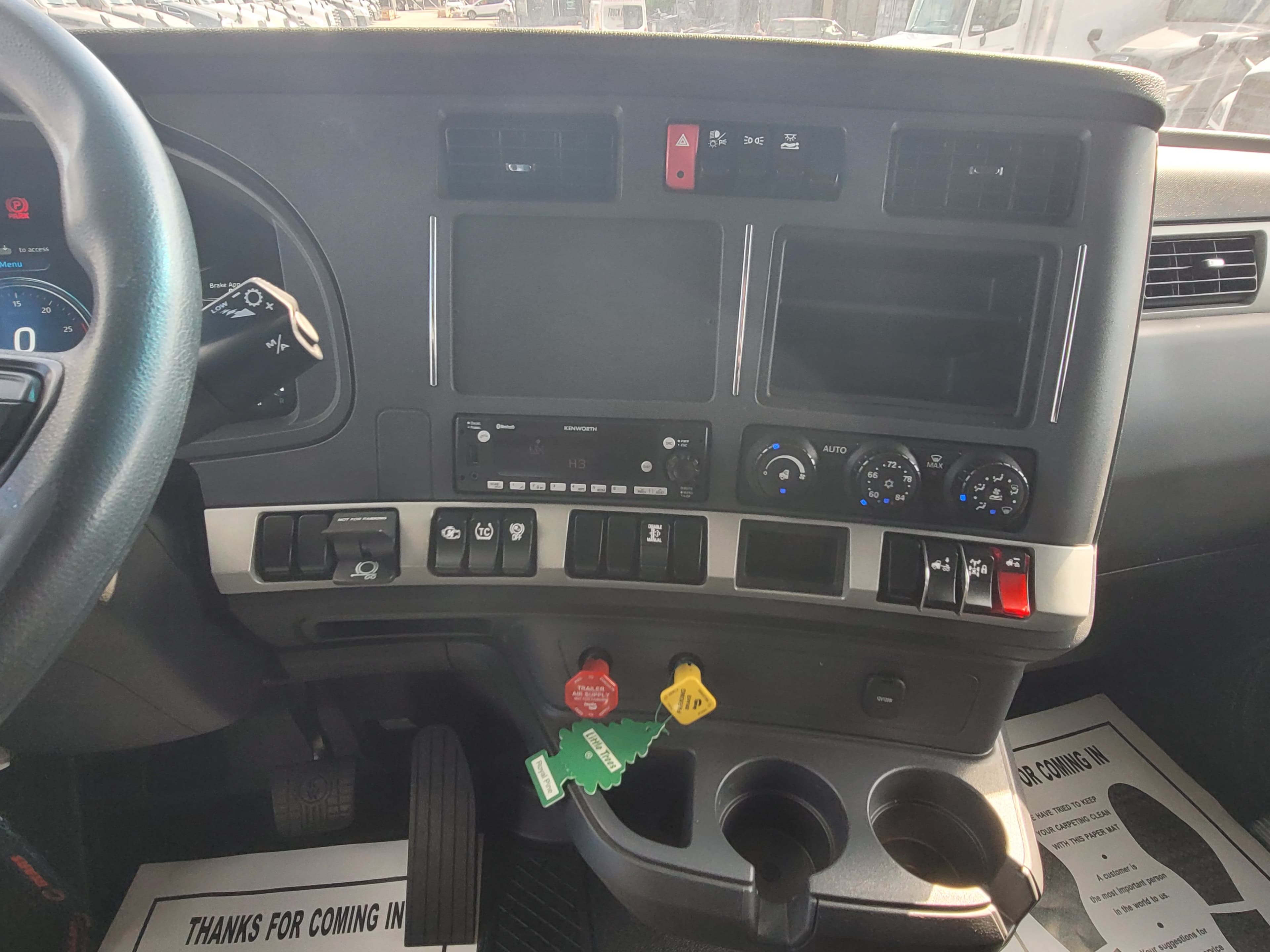 2023 Kenworth T680 image 11