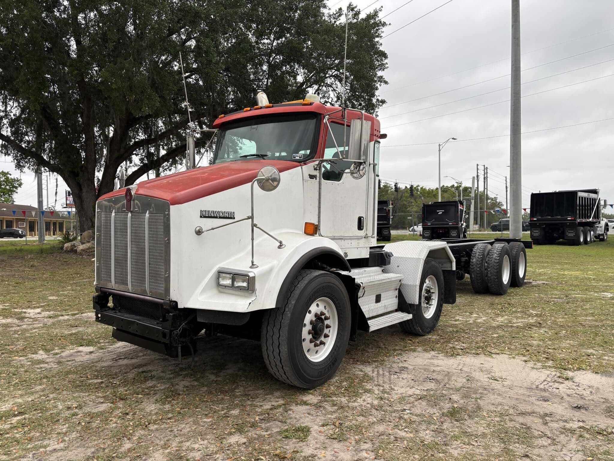 2011 KENWORTH T800 5760 image 1