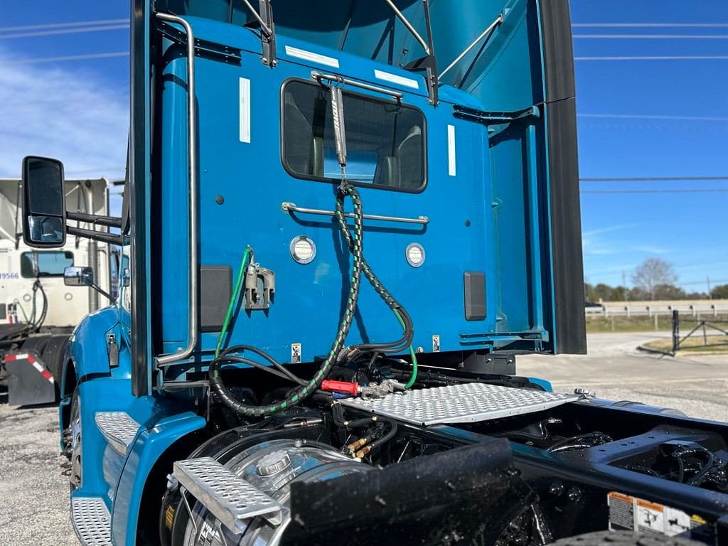 2021 Kenworth T680 image 3