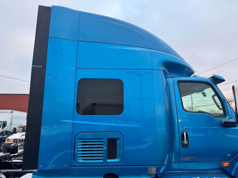 2019 International LT image 12