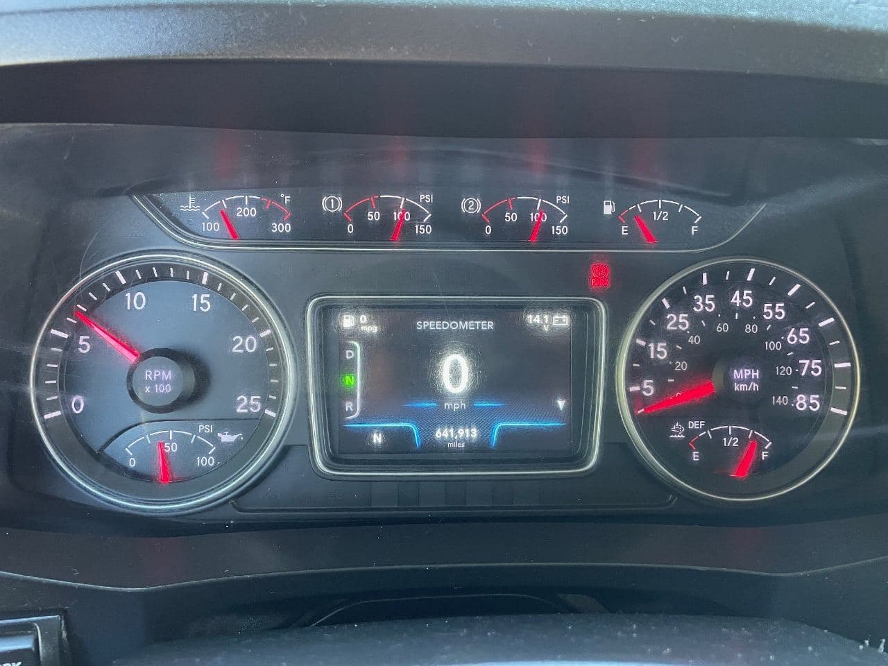 2018 International LT image 22