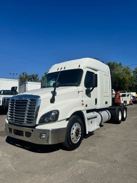 2016 Freightliner Cascadia image 2