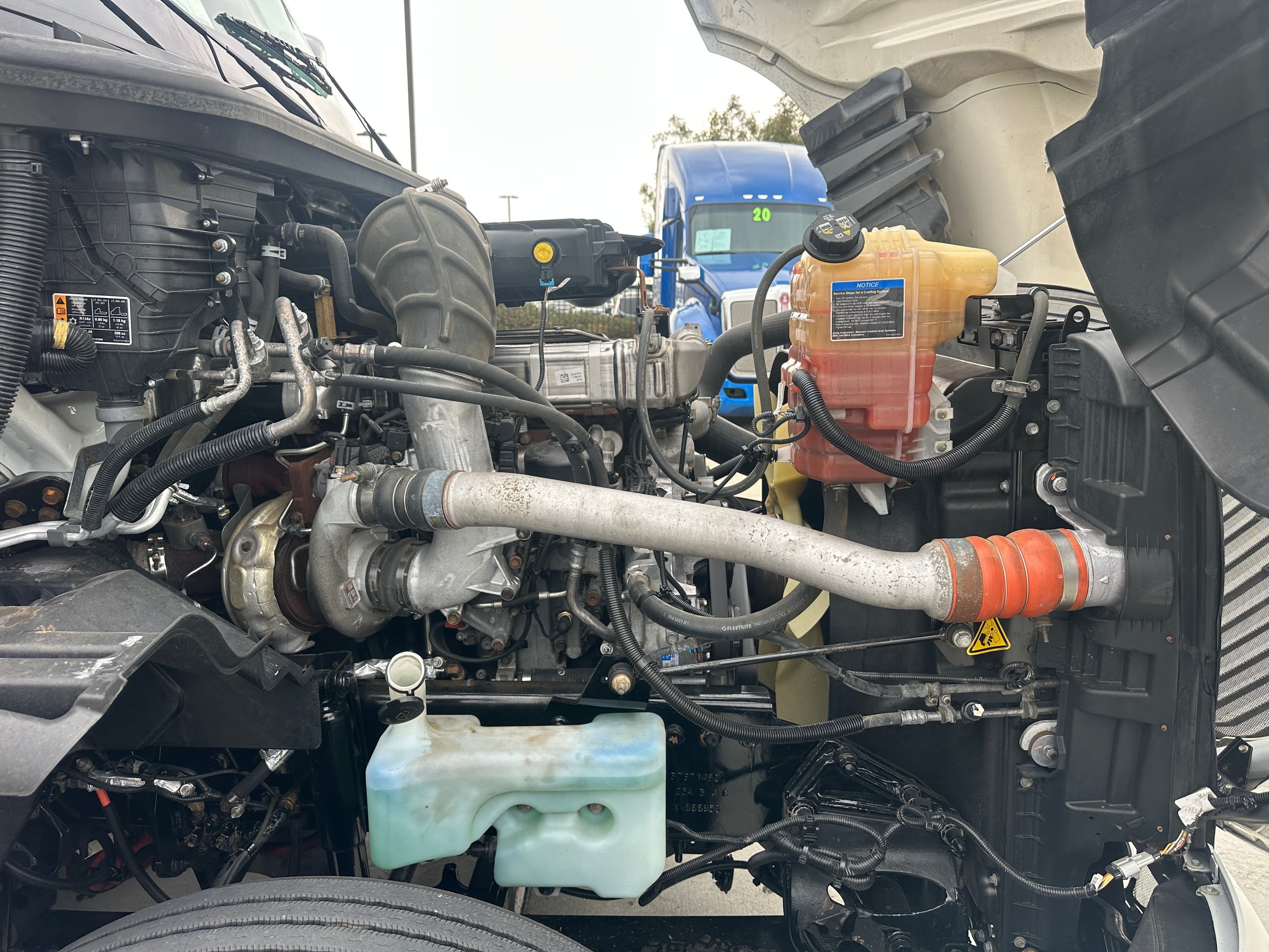 2022 International LT image 19