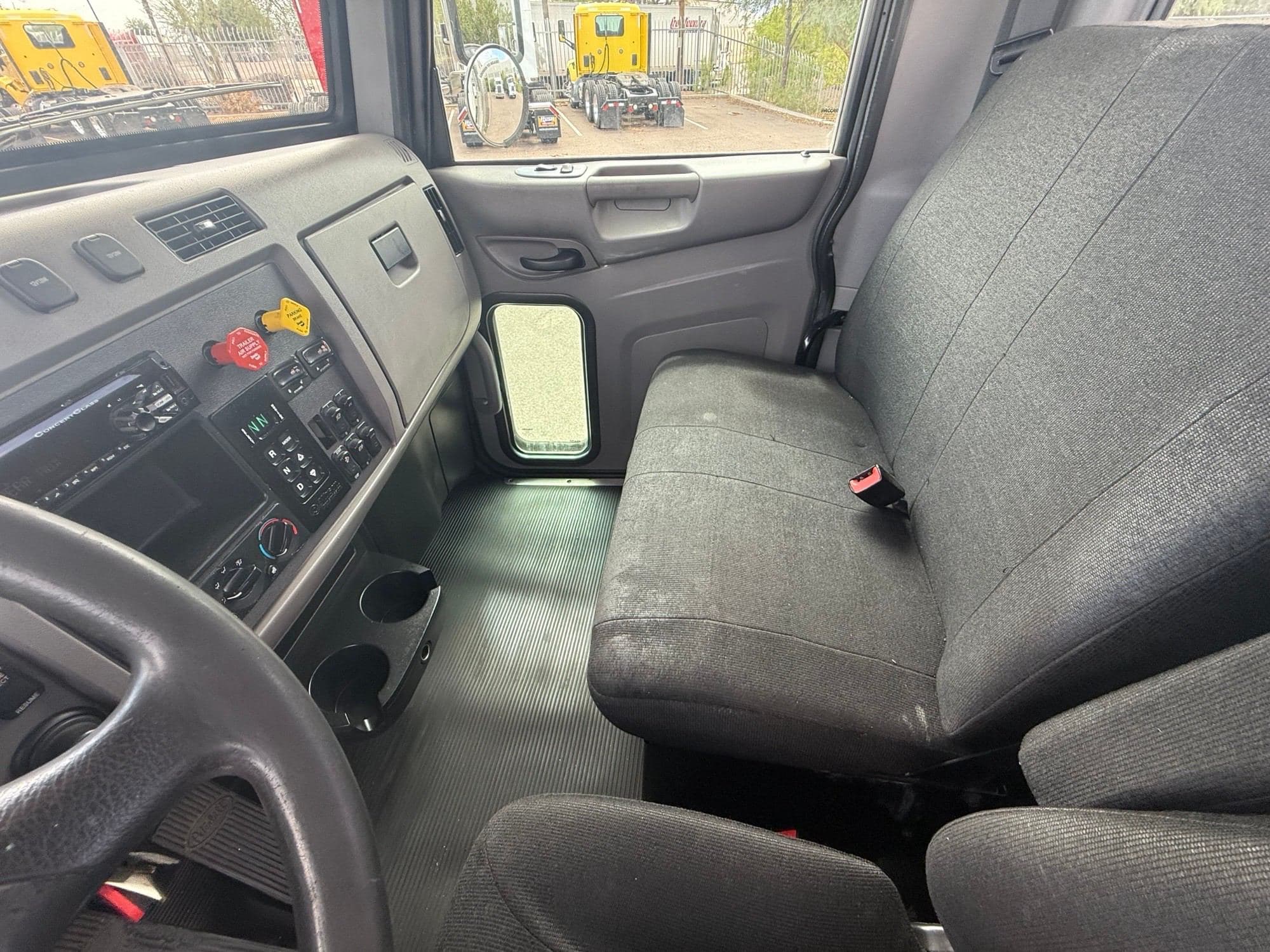 2019 Peterbilt 337 image 13