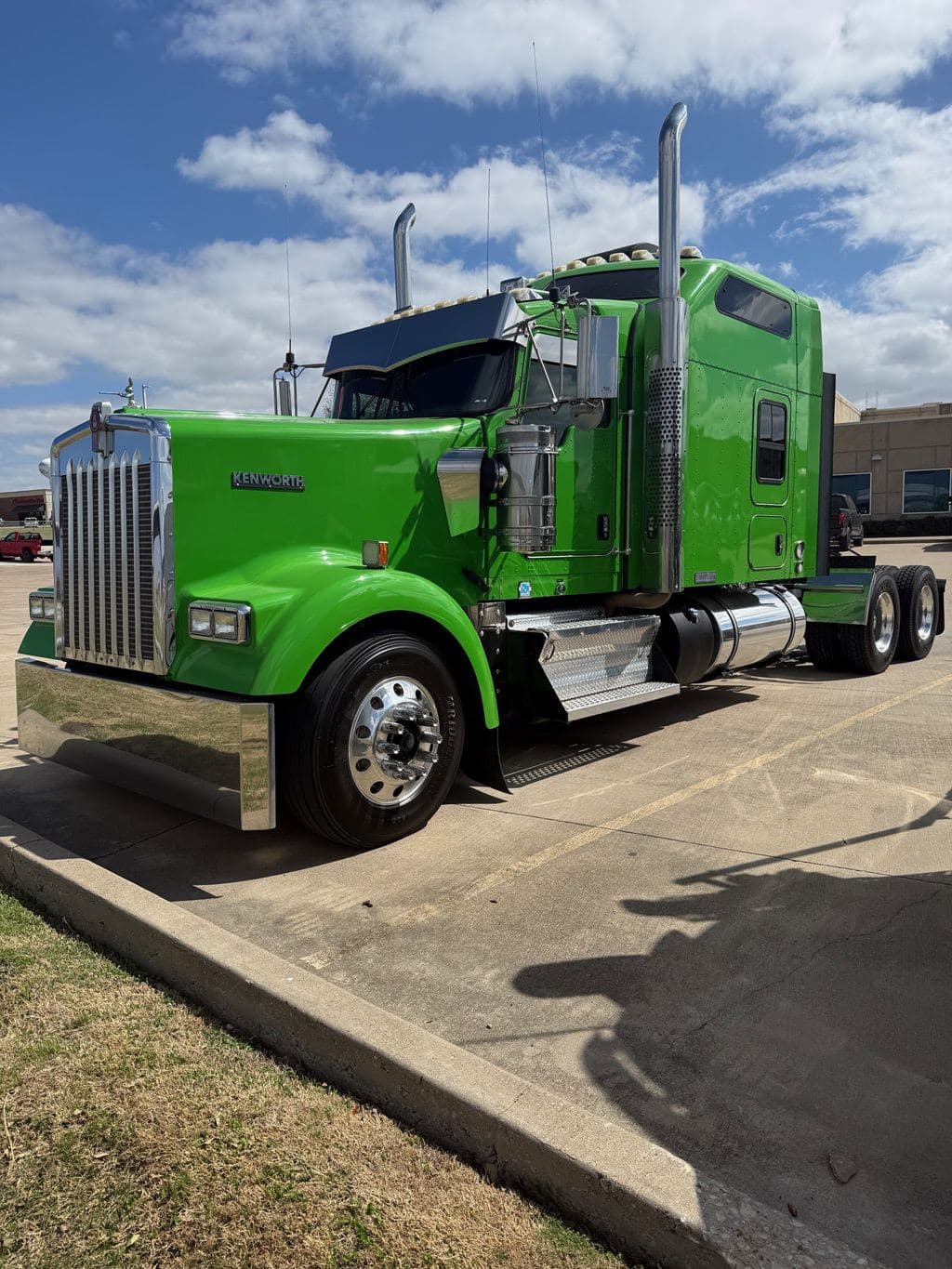 Used 2022 KENWORTH W900L image 7