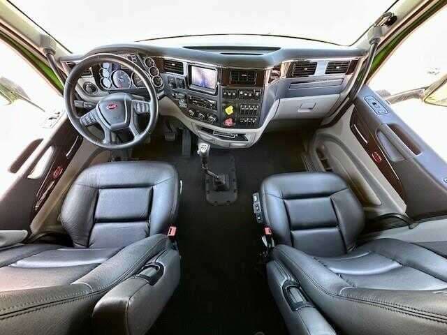 2020 Peterbilt 579 image 12