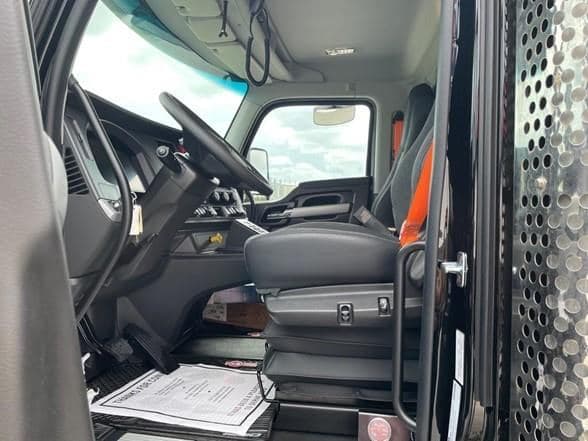 2026 Kenworth T880 image 13