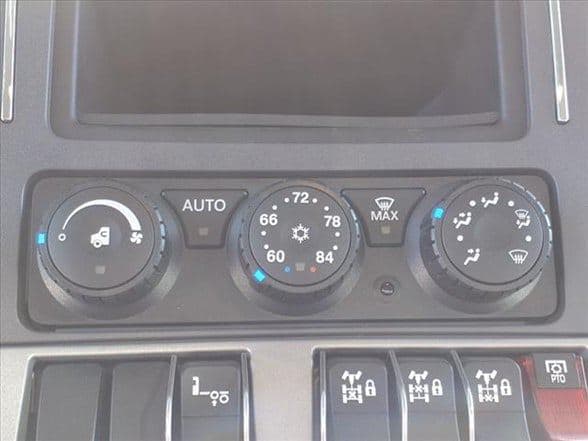 2026 Kenworth T880 image 26