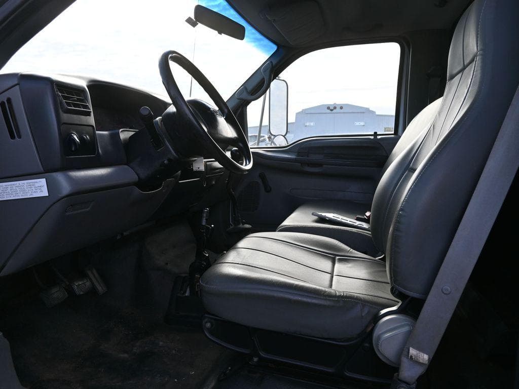 2004 Ford F-650SD XL DRW image 12