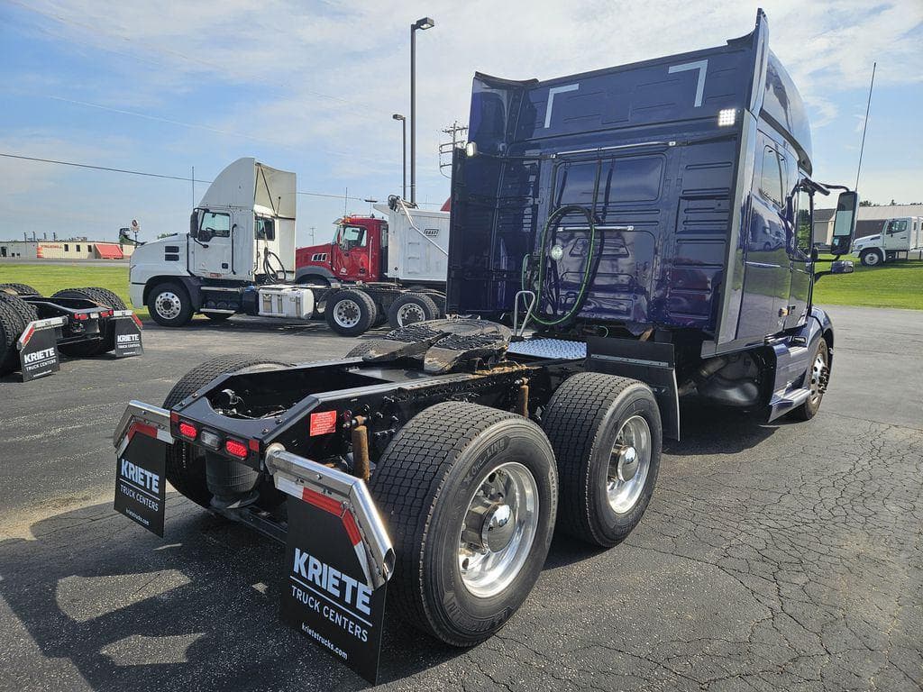 2021 Volvo VNL64T740 image 5
