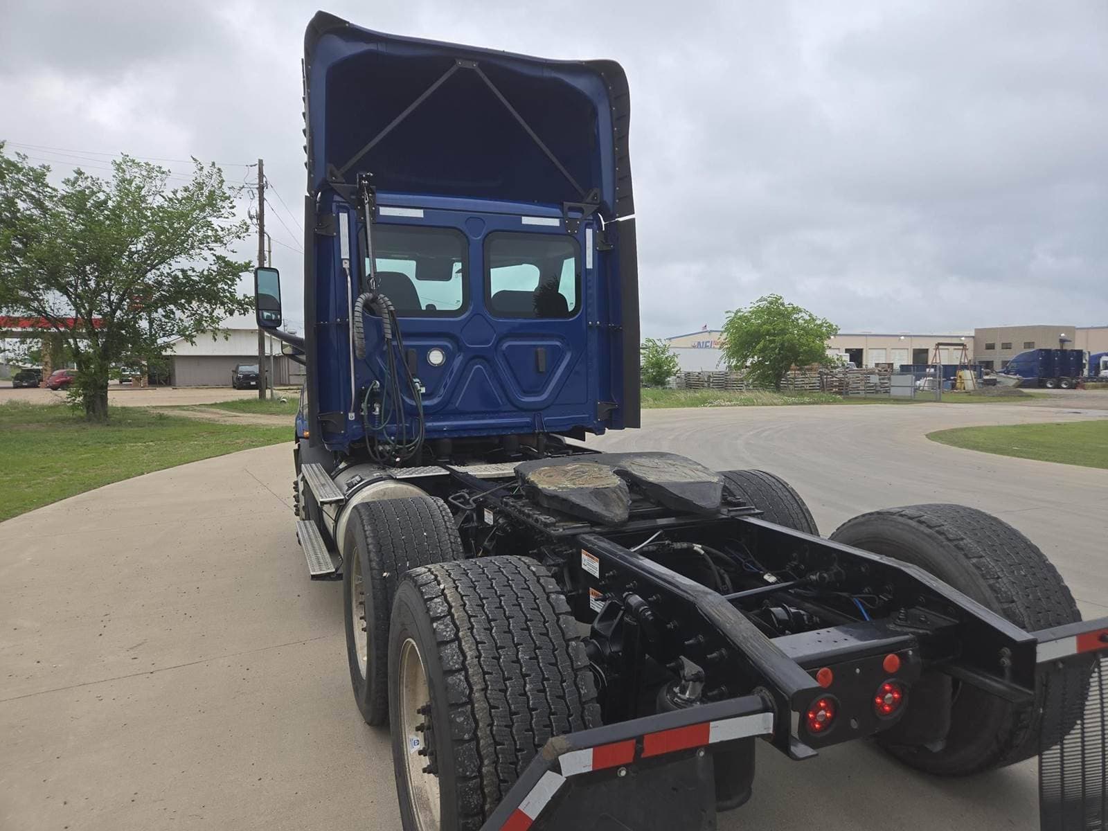 2022 Freightliner Cascadia 116 Day Cab Truck - Detroit 450HP, 12 Speed Dt12 Amt image 3