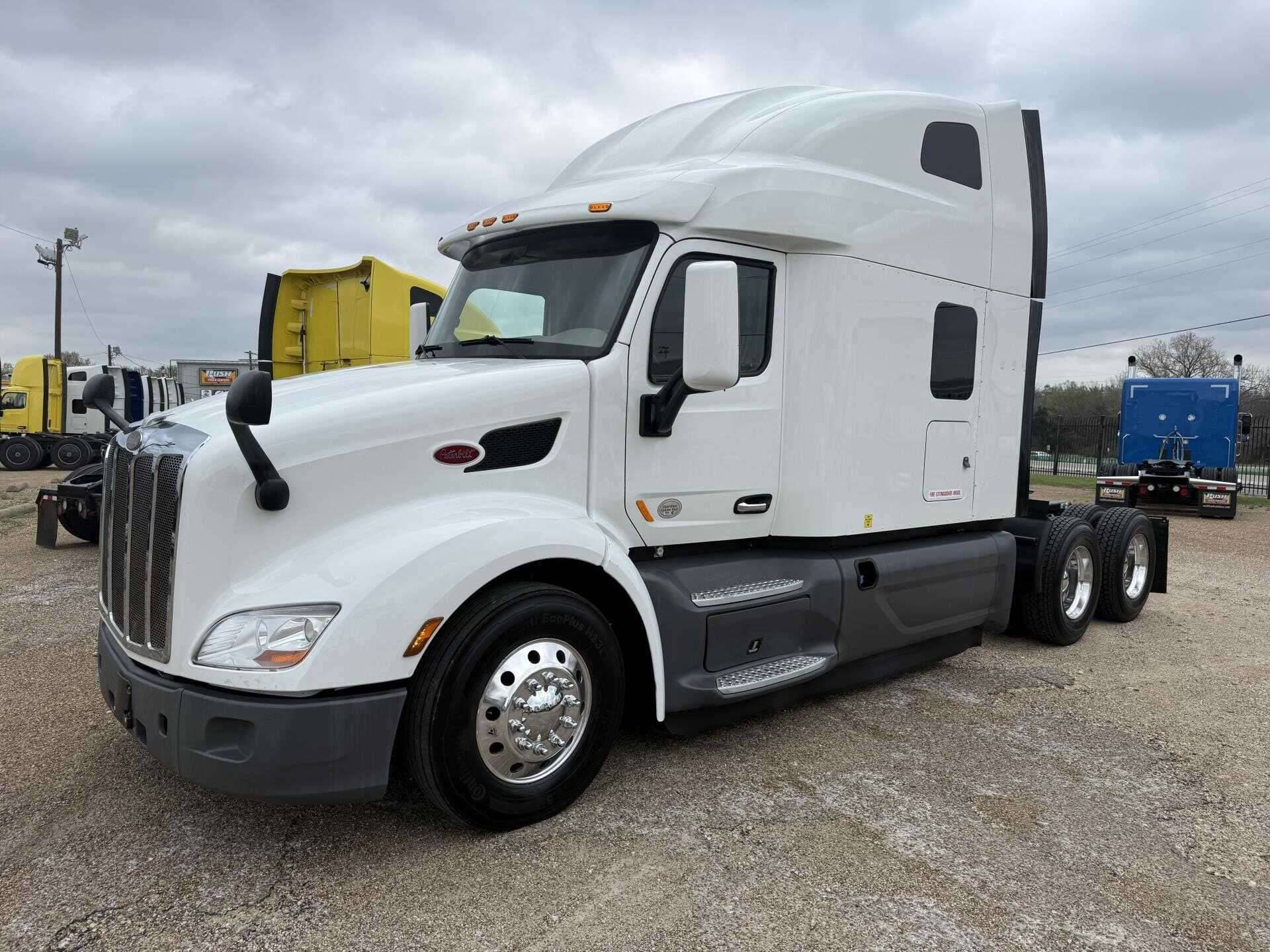 2021 Peterbilt 579 image 1