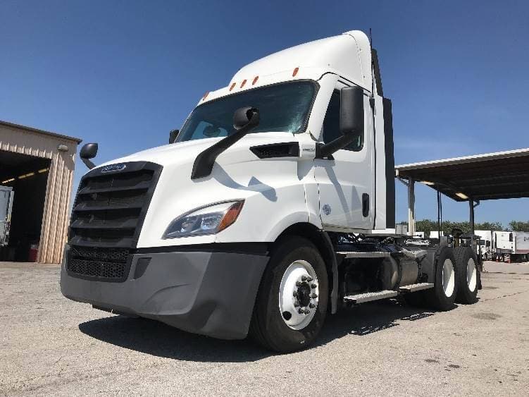 2021 Freightliner Cascadia image 2