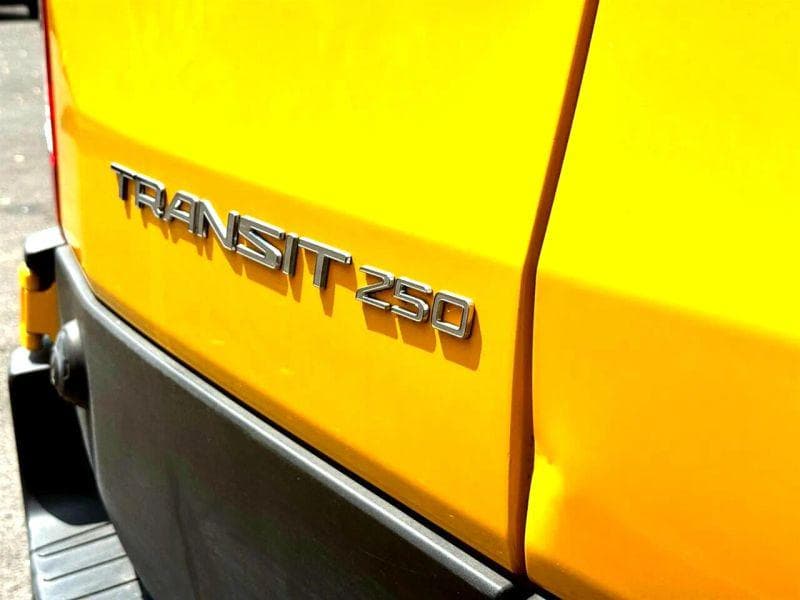 2020 Ford CF8000 image 8