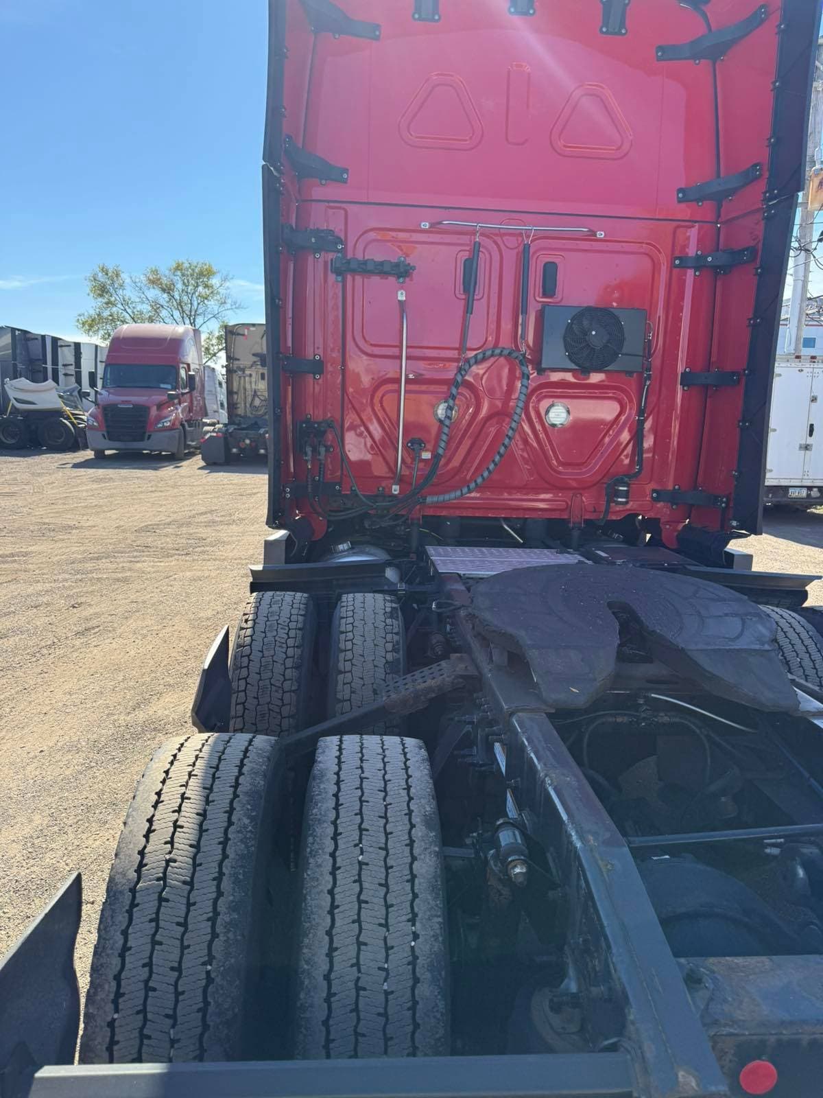 2022 Freightliner Cascadia image 7