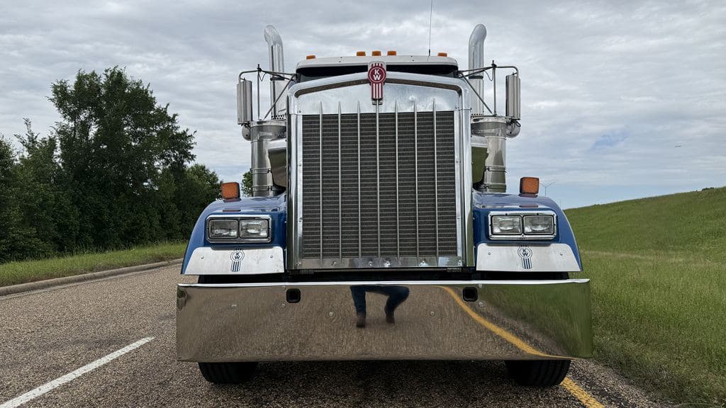 Used 2023 KENWORTH W900L image 3