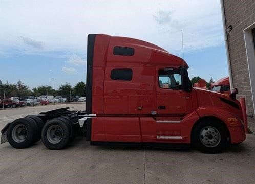 2023 Volvo VNL64T760 image 4