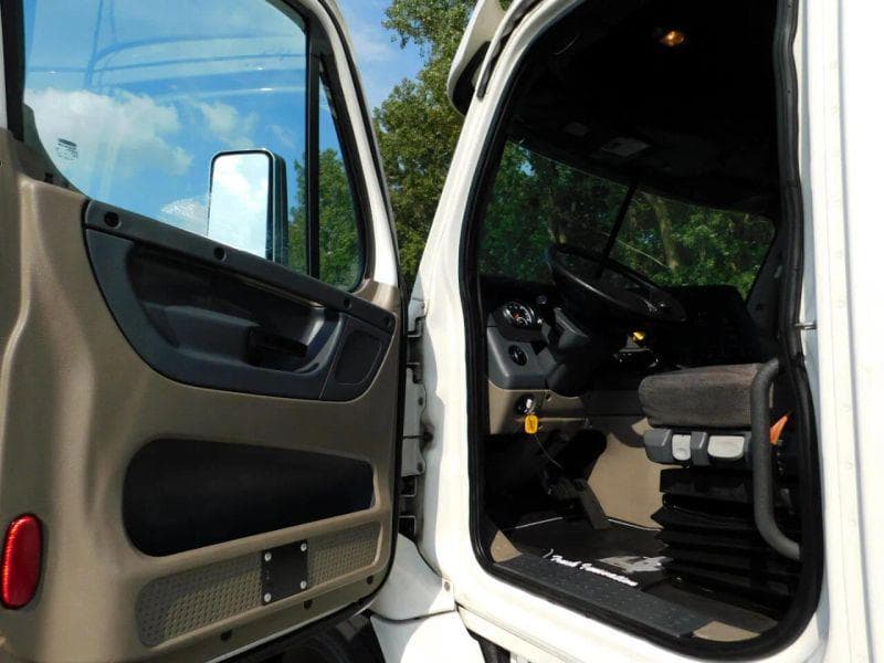 2018 Freightliner Cascadia image 11