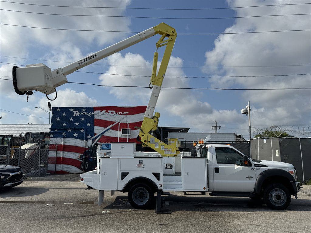 2016 Ford F550 image 70