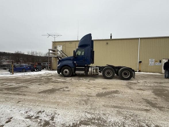 2021 INTERNATIONAL LT TNF212092 Web image 2