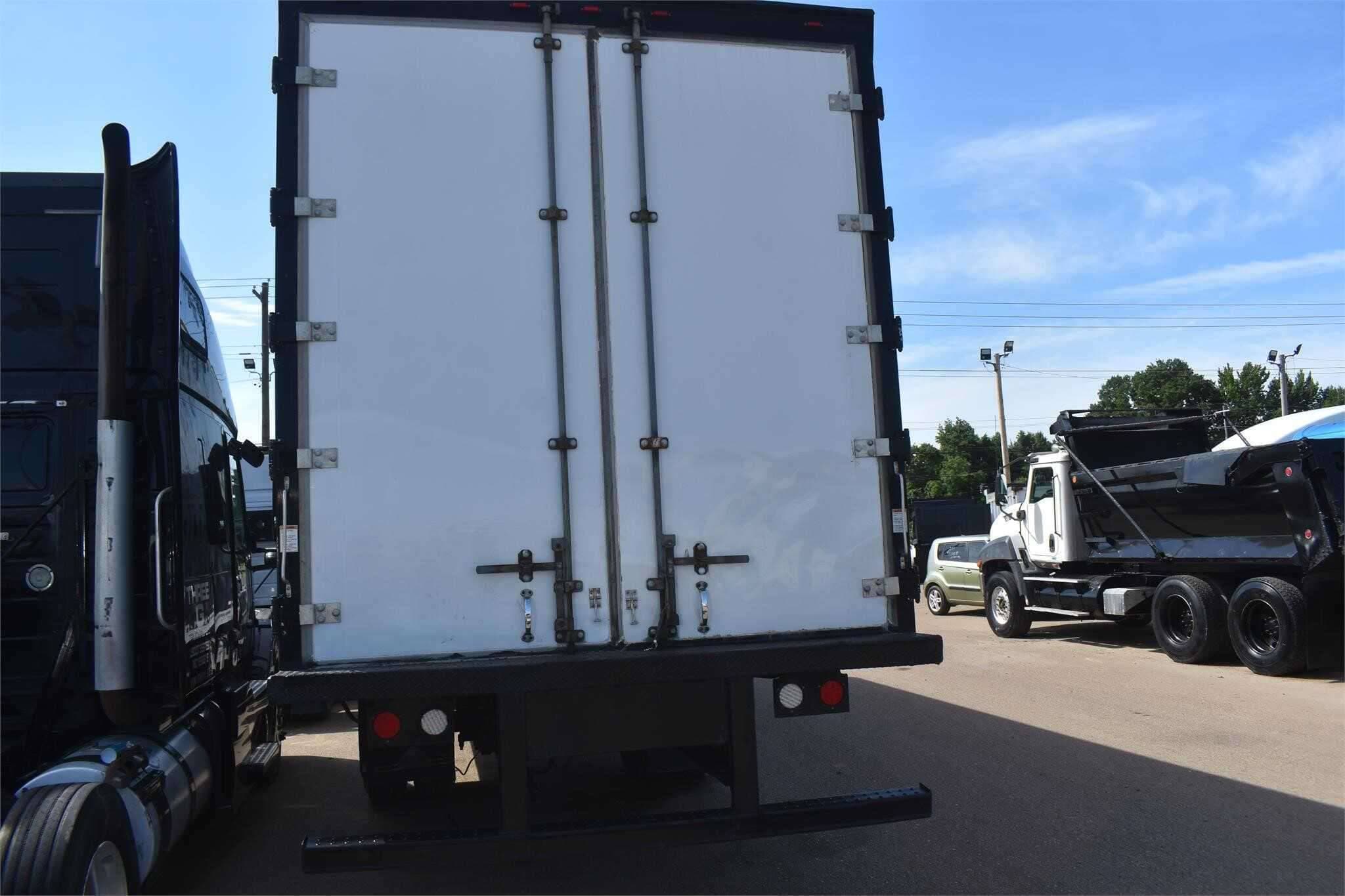 2019 Freightliner M2 image 3